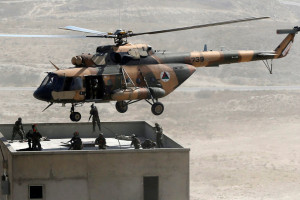 قزاقستان هلیکوپترهای افغانستان را ترمیم می کند