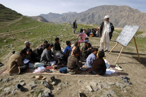 معلمان به دولت مالیات بپردازند یا به طالبان؟