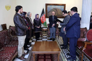 رئیس جمهورغنی به یک خانم آمریکایی تابعیت افغانستان اعطاء کرد