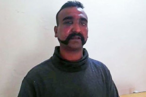 خلبان هندی از اسارت پاکستان رها شد