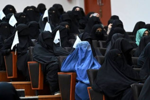 یوناما: حجاب اجباری در تضاد با تعهد طالبان است