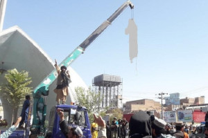 اجساد چهار آدم‌ربا در شهر هرات به دار آویخته شدند