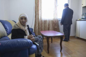   آخرین زن یهودی افغان با چشمان پر از اشک سرزمین مادری را ترک کرد