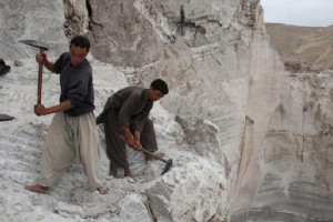 شرکت‌های جهانی روی استخراج لیتم افغانستان سرمایه‌گذاری کنند