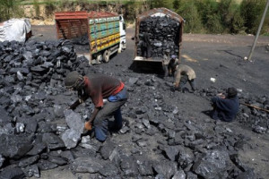 محصول گمرکی صادرات زغال‌سنگ کشور به  ۳۰ دالر کاهش یافت