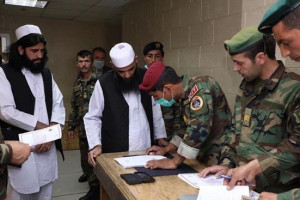 گروه طالبان ۲۰ سرباز دولت را از زندان رها می‌کند