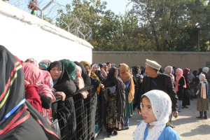 حضور پرشور زنان ومردان در مراکز رأی دهی