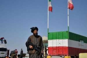 نیروهای امنیتی نیمروز با مرزبانان ایرانی درگیر شدند