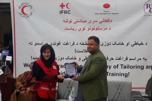 توزیع وسایل خیاطی به زنان بیسرپرست در کابل