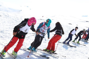 دختران افغانستان در مسابقات اسکی دانشجویان جهان اشتراک میکنند