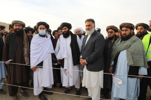 ملا برادر برای بررسی کار کانال قوش تپه به بلخ رفت