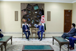  دیدار رییس اجراییه با سفیر امریکا در کابل