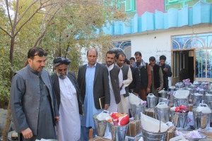 350 خانوادهی بیجا شده در فراه بسته های کمکی دریافت کردند