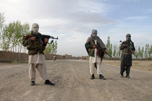 حمله گروهی طالبان به پایگاه امنیتی در عزنی