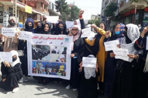 اعتراض زنان در کابل با شلیک‌های هوایی برهم خورد