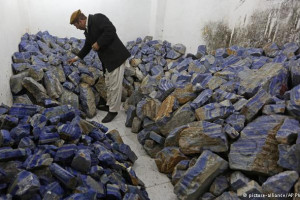 جلوگیری پولیس ننگرهار از قاچاق محموله سنگ های قیمتی به پاکستان