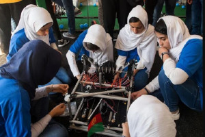 اشتراک تیم دختران روباتیک افغانستان در همایش باسیکل سواری