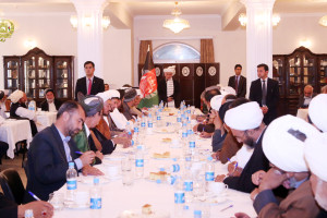 علما برای مدیریت و تأمین امنیت در ایام محرم با نیروهای امنیتی همکاری کنند