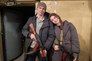 زوج اوکراینی در نخستین روز زندگی مشترک‌ مسلح شدند