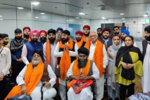 دهها سیک و هندو افغانستان را ترک کردند