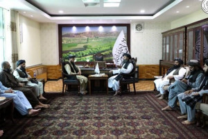 دیدار ملا برادر با زندانیان رها شده از بند امارات