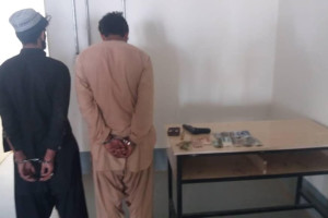 بازداشت دو سارق مجهز با اسلحه پلاستیکی در ولایت هلمند