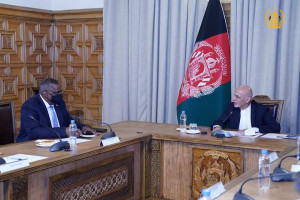 گفتگوی غنی با وزیر خارجه امریکا در کابل