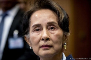 رهبر میانمار بار دیگر به چهار سال زندان محکوم شد