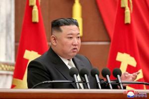 رهبر کوریای شمالی پاسخ دشمن را با حمله هسته‌ای می‌دهیم