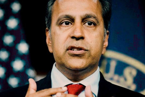 سناتور امریکایی: به اقتصاد این کشور لطمه وارد میکند