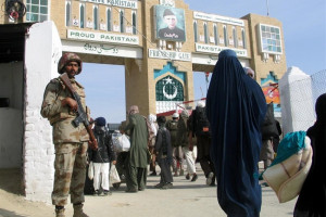 پاکستان به افغان‌های نزدیک خط «دیورند» تذکره می‌دهد