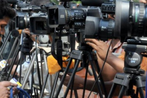 حکومت به قضایای خشونت علیه خبرنگاران رسیدگی میکند