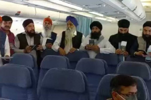 شماری سیکها امروز کشور را ترک کردند