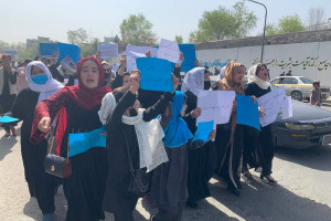 «ما درس میخواهیم، از جهل خستهایم»