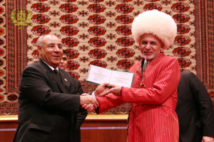 رئیس‌جمهور ترکمنستان، دکتورای افتخاری به رئیس‌جمهورغنی اعطا کرد
