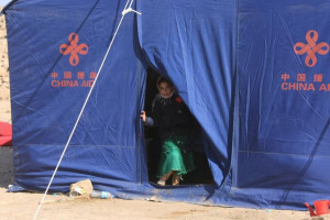 چین به عودتکنندگان افغان از طریق مرز کندهار خیمه کمک کرد
