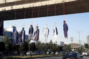 کابلیان، تصاویر رهبران جهادی را به دار آویختند
