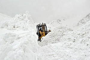 شاهراه سالنگ به دلیل برفباری دوباره بسته شد