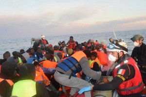 اسپانیا 600 مهاجر غیر قانونی را از مرگ نجات داد
