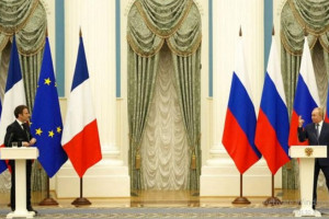 دیدار رهبران روسیه و فرانسه؛ پوتین: جنگ روسیه و ناتو برنده ندارد