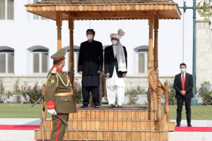 غنی و خان بر بهبود روابط میان کابل و اسلام‌آباد تأکید کردند
