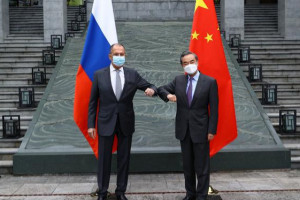 پکن و مسکو در حل مسایل جهانی هم‌صدا شدند