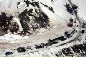 شاهراه سالنگ به روی وسایط تیزرفتار باز شد