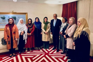 خلیلزاد بر اهمیت دیدگاه‌های زنان افغان تاکید کرد