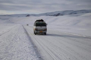 برف‌باری در بامیان مسیر رفت‌وآمد مناطق مرکزی را مسدود کرد
