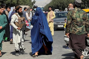 طالبان: پوشیدن «برقع» برای زنان اجباری نیست