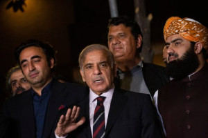 نخست‌وزیر پاکستان: ذغال سنگ افغانستان با کلدار خریداری شود