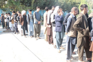 افغان‌ها در اوضاع دشوار سیاسی به پای صندوق‌های رأی رفتند