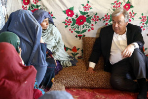 دیدار دبیر کل ملل متحد با شماری از بیجا شدگان داخلی در کابل