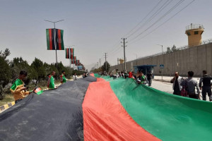 پرچم ۱۵۰ متری کشور در شهر کابل به اهتزاز درآمد